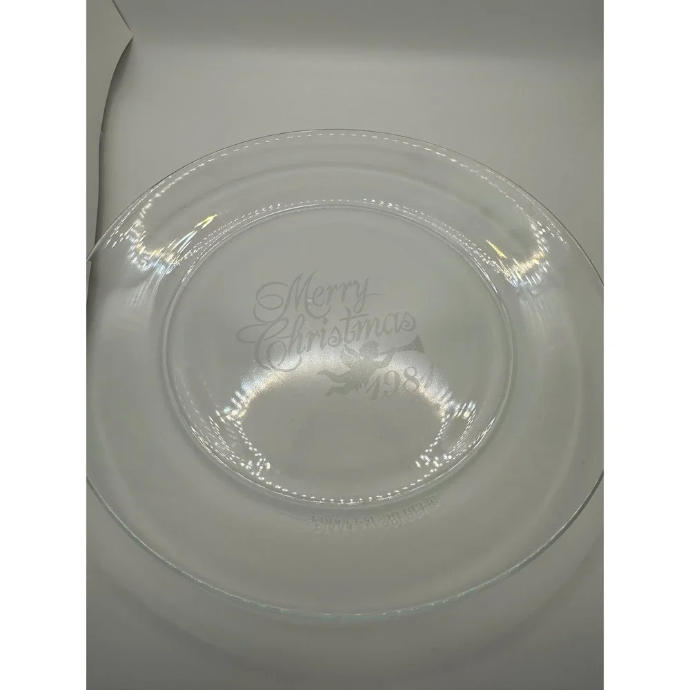 Vintage Figi's Merry Christmas 1981‎ crystal Plate Arcoroc Holiday Collectible